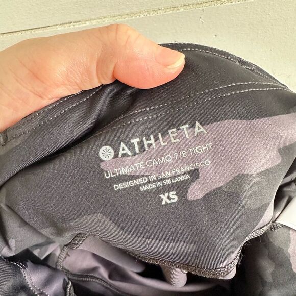 Athleta Women’s Extra Small Ultimate Camo 7/8 Tight - Picture 4 of 6